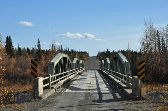 Início da Dempster Highway, região de Dawson City, no Yukon Territory, no Canadá